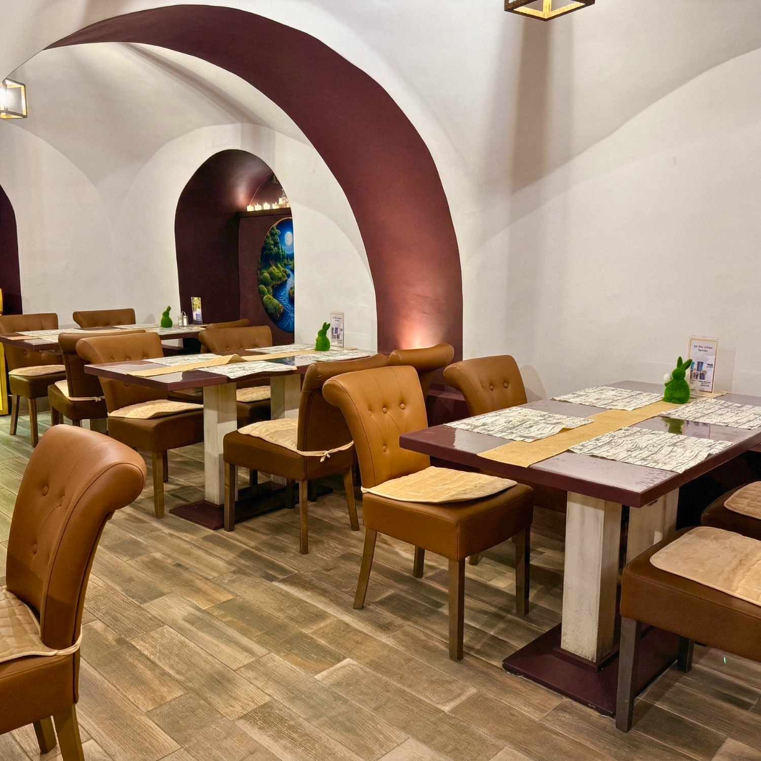 Publikum Étterem hangulatos pincehelyiség